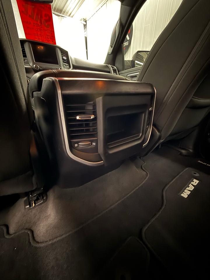 RAM 1500 Big Horn Crew Cab SWB 4WD 2022