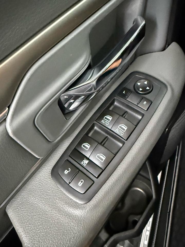 RAM 2500 SLT Crew Cab SWB 4WD 2018