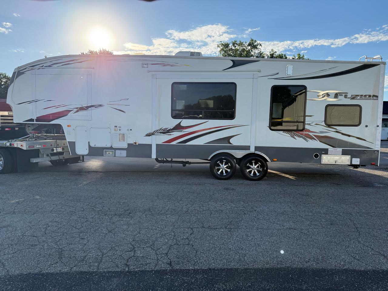 Keystone RV Fuzion Toy Hauler  2009