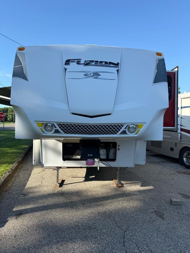 Keystone RV Fuzion Toy Hauler  2009