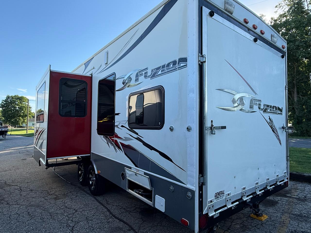 Keystone RV Fuzion Toy Hauler  2009
