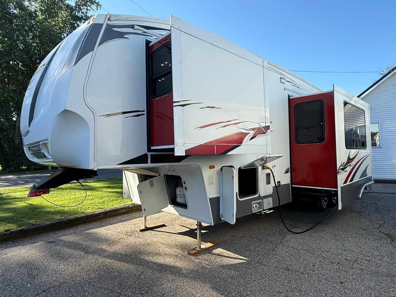 Keystone RV Fuzion Toy Hauler  2009
