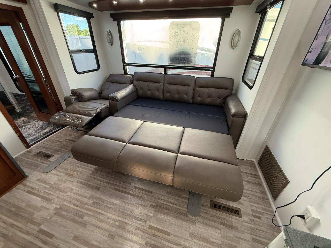 Keystone RV Fuzion Toy Hauler  2009