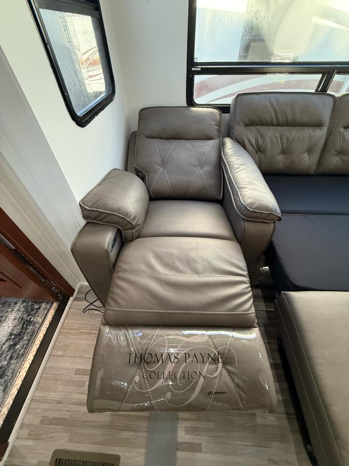 Keystone RV Fuzion Toy Hauler  2009