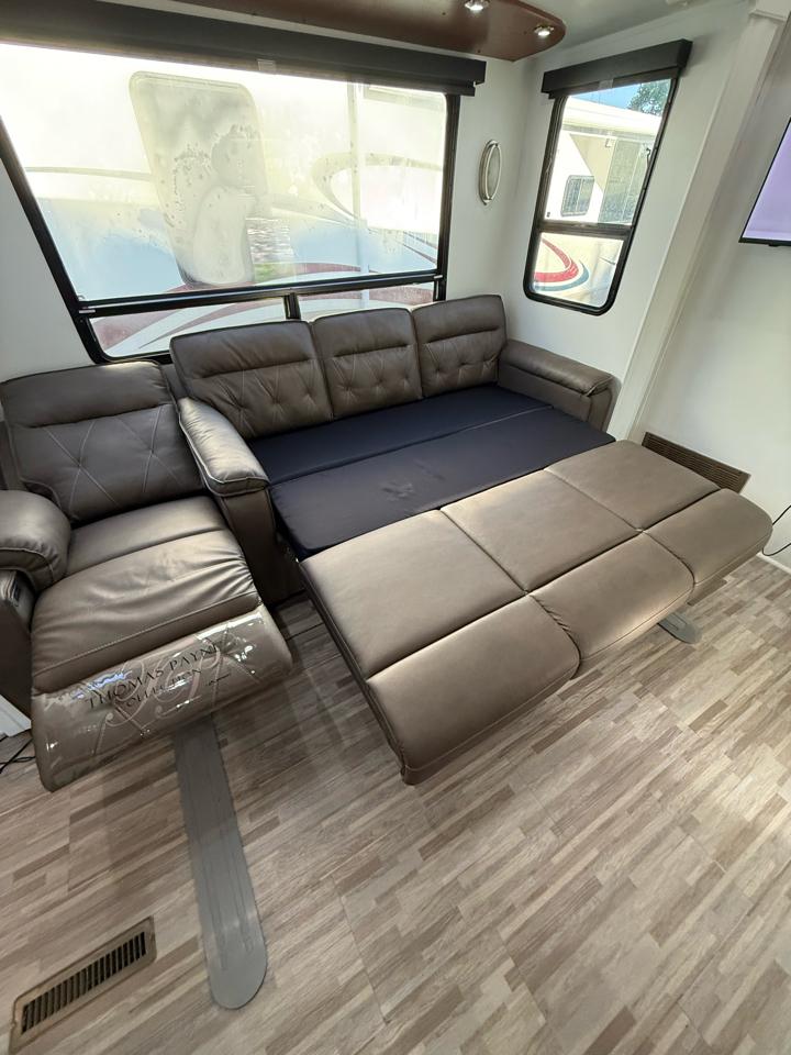 Keystone RV Fuzion Toy Hauler  2009