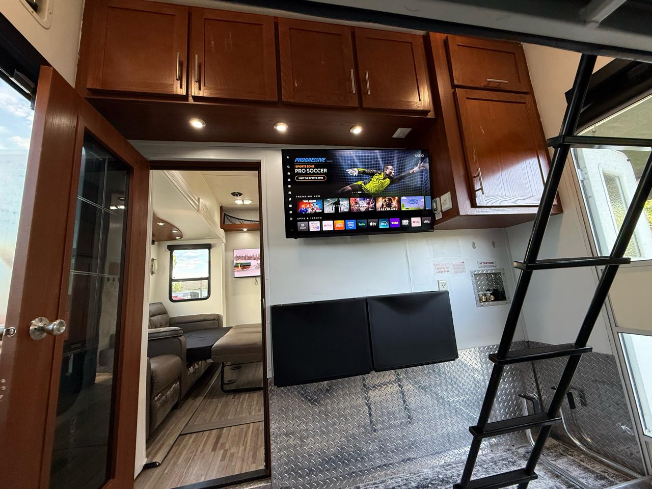 Keystone RV Fuzion Toy Hauler  2009
