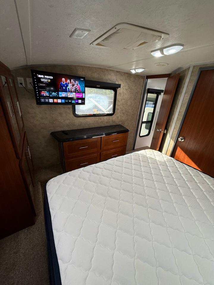 Keystone RV Fuzion Toy Hauler  2009
