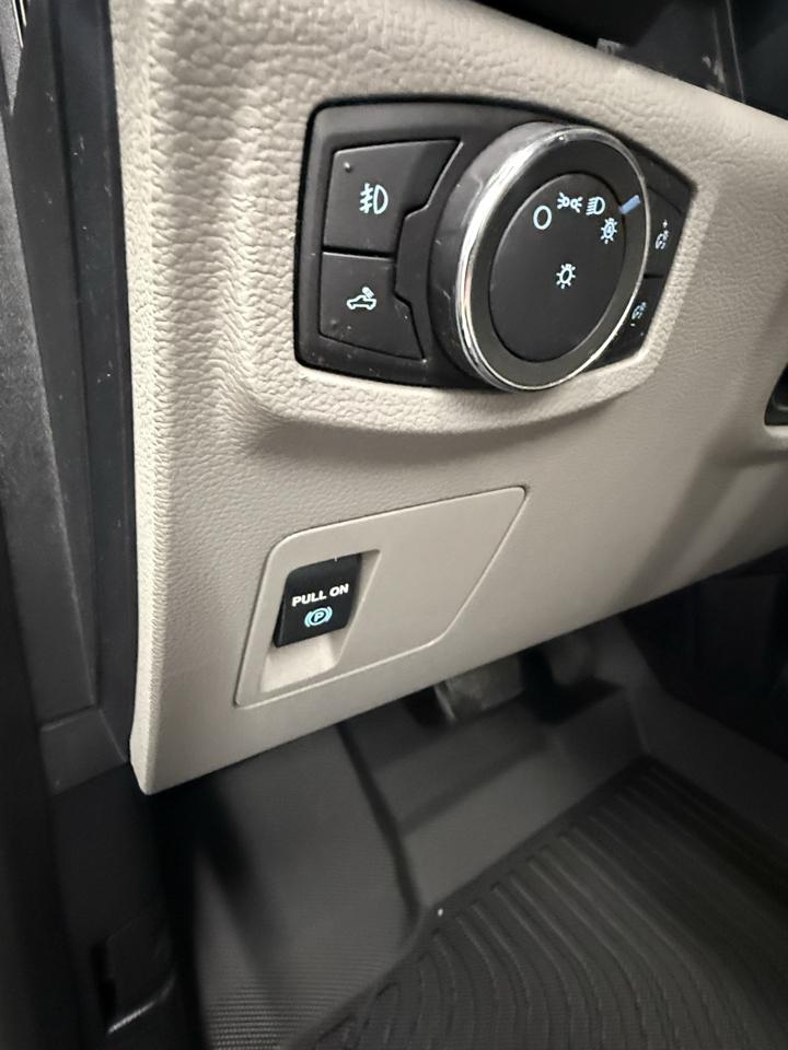 2015 Ford F-150 Lariat - Photo 18