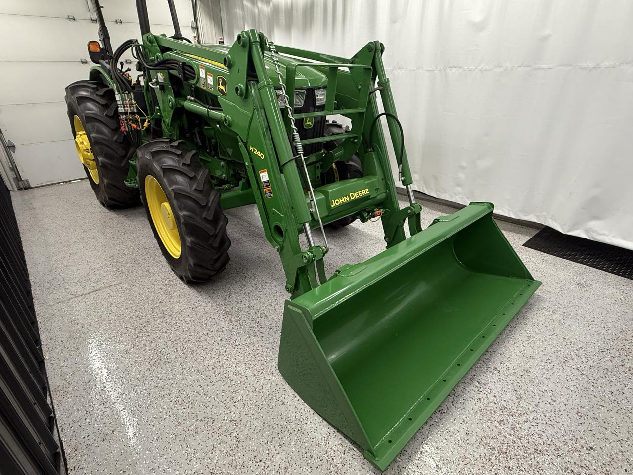 John Deere 5100E  2015