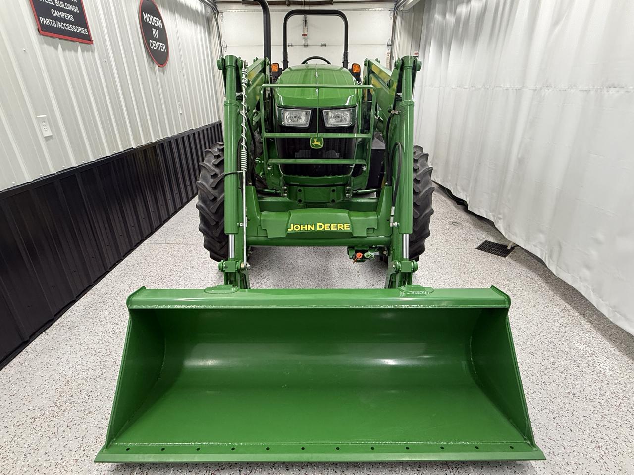 John Deere 5100E  2015