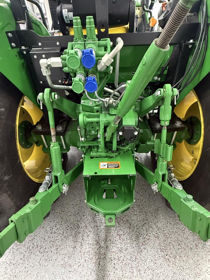 John Deere 5100E  2015