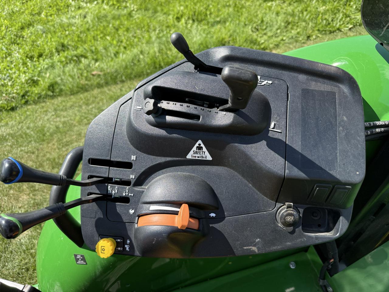 John Deere 5100E  2015