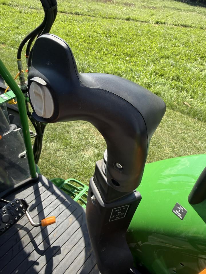 John Deere 5100E  2015