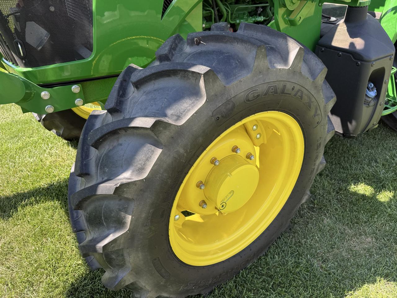 John Deere 5100E  2015