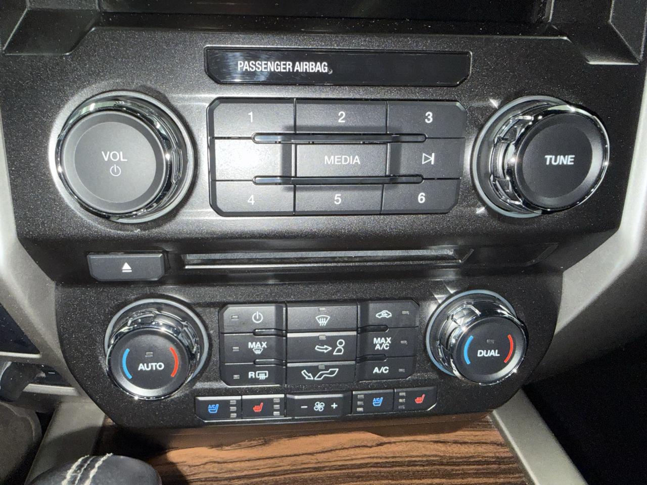Ford F-150 Lariat SuperCrew 5.5-ft. Bed 4WD 2016