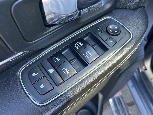 RAM 1500 Sport Crew Cab 4WD 2017 RAM 1500 Sport Crew Cab 4WD 2017