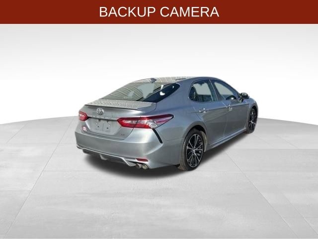 Toyota Camry SE 2020