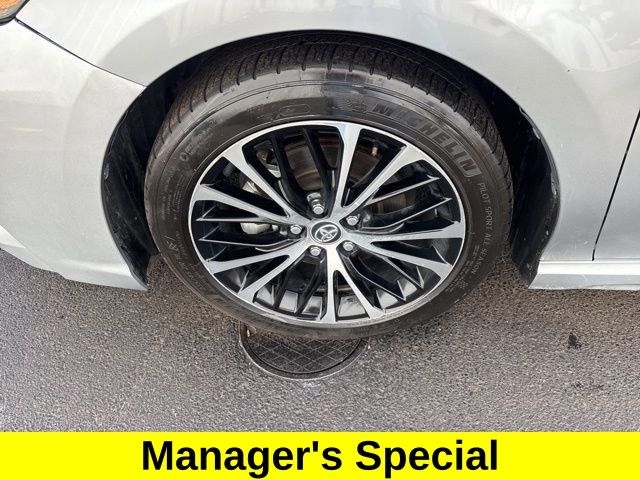 Toyota Camry SE 2020