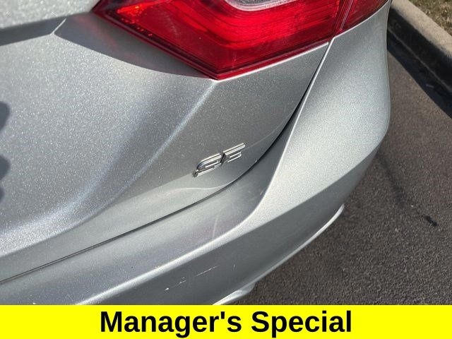 Toyota Camry SE 2020