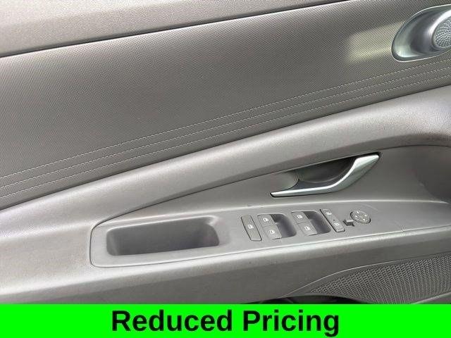 Hyundai Elantra SEL 2023