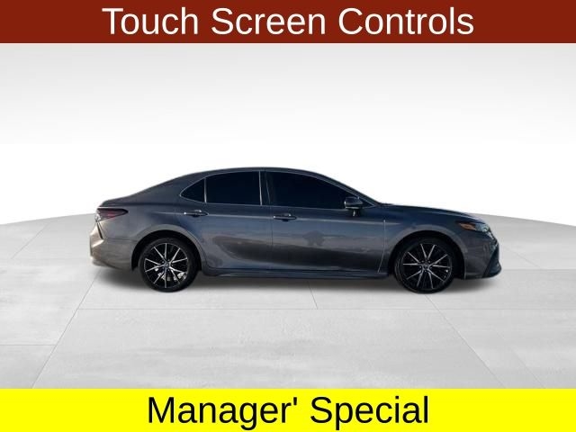 Toyota Camry SE 2022