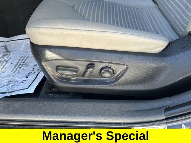 Toyota Camry SE 2022