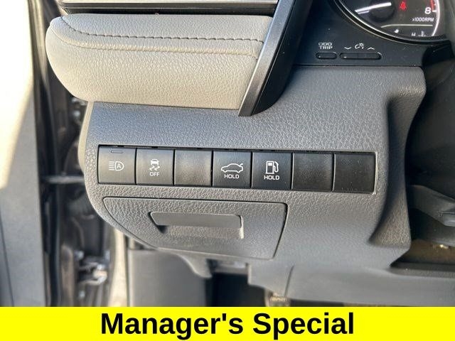 Toyota Camry SE 2022