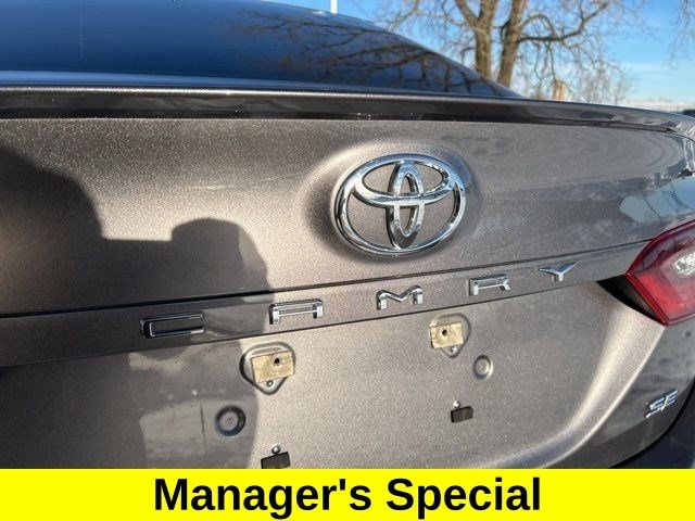 Toyota Camry SE 2022