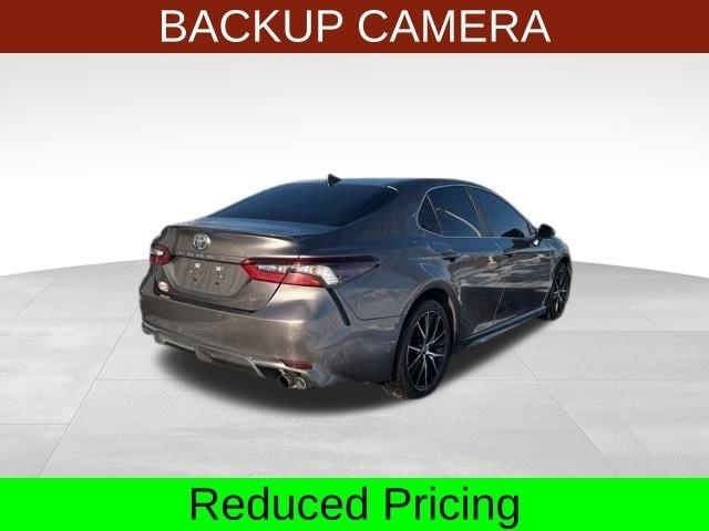 Toyota Camry SE 2022