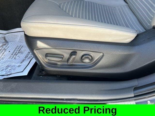 Toyota Camry SE 2022