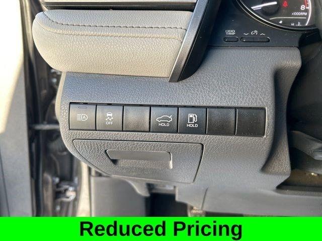 Toyota Camry SE 2022