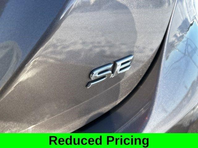 Toyota Camry SE 2022