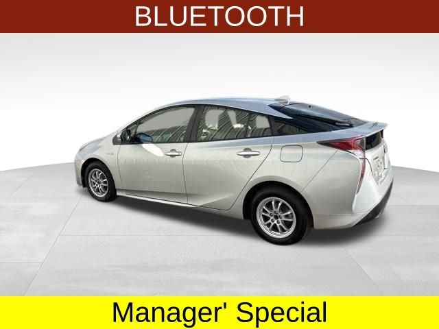 Toyota Prius Two 2016