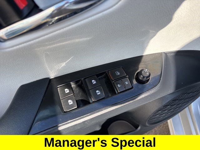 Toyota Prius Two 2016