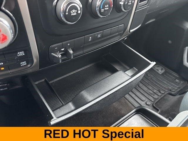 RAM 1500 SLT Crew Cab 4WD 2017