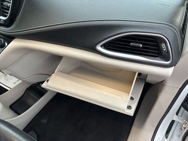 Chrysler Pacifica Hybrid Touring L 2022