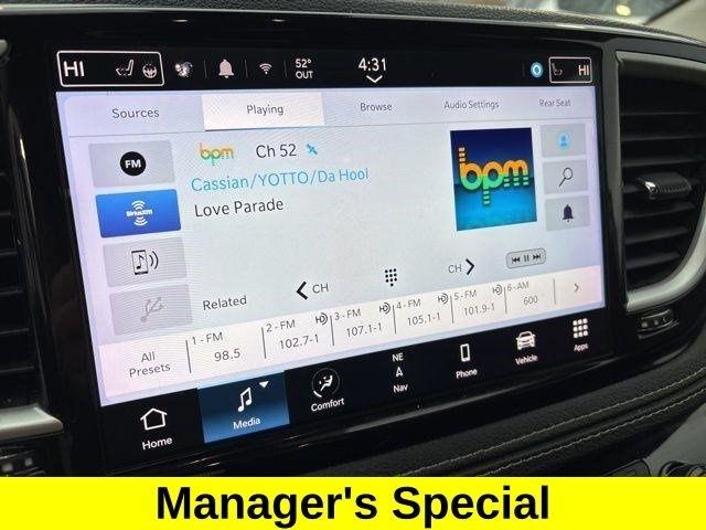 Chrysler Pacifica Hybrid Touring L 2022