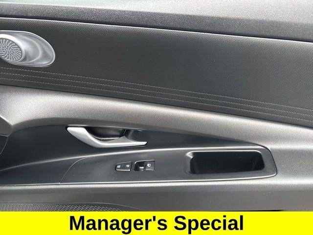 Hyundai Elantra SE 2023