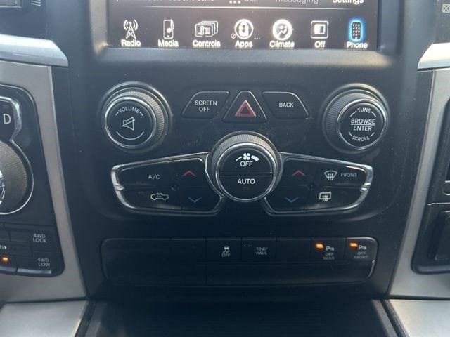 RAM 1500 Big Horn Crew Cab 4WD 2017