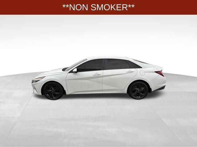 Hyundai Elantra  2022