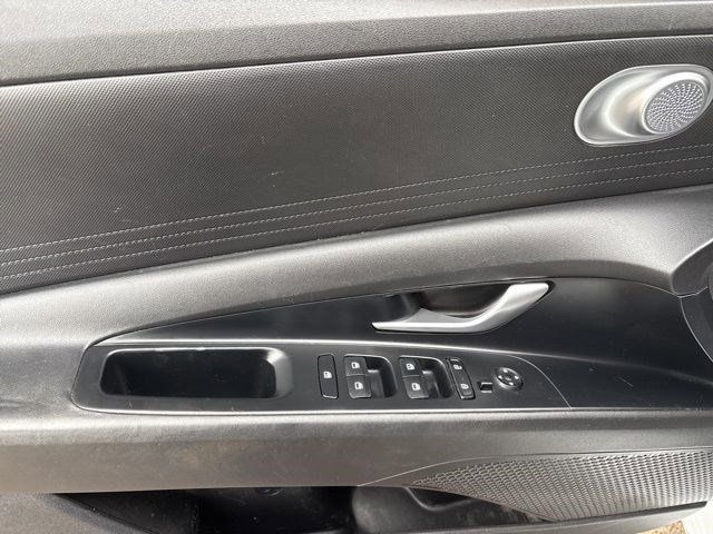 Hyundai Elantra  2022