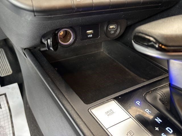 Hyundai Elantra  2022