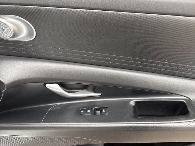 Hyundai Elantra  2022