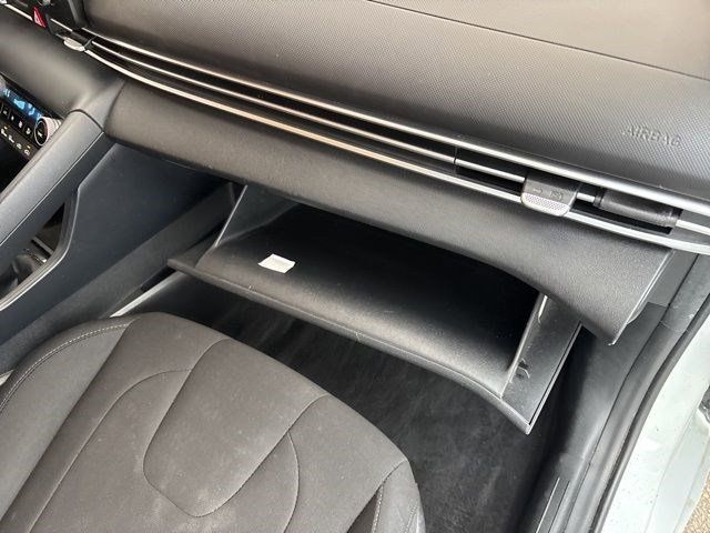 Hyundai Elantra  2022