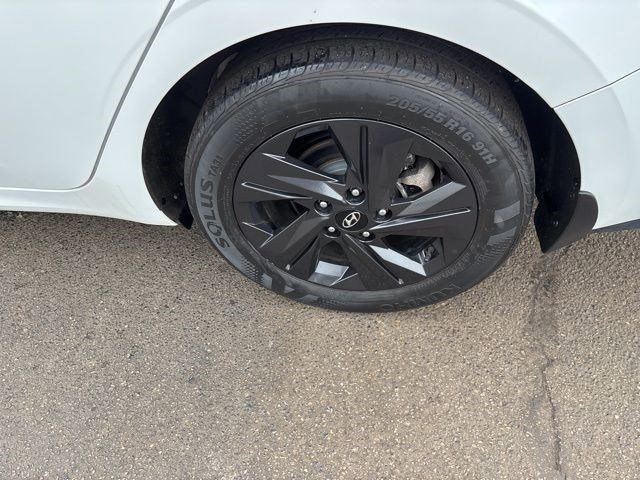 Hyundai Elantra  2022