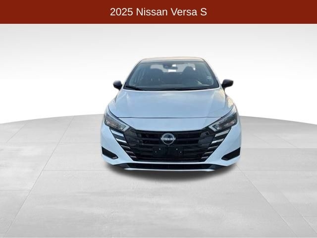 Nissan Versa  2025