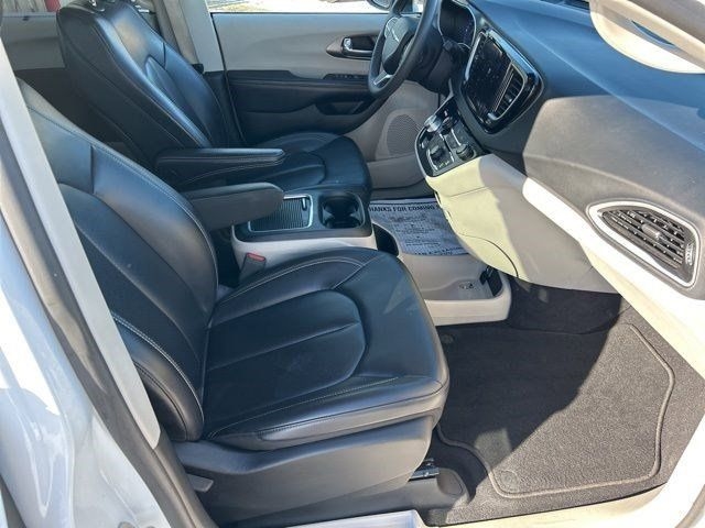 Chrysler Pacifica Touring L 2023