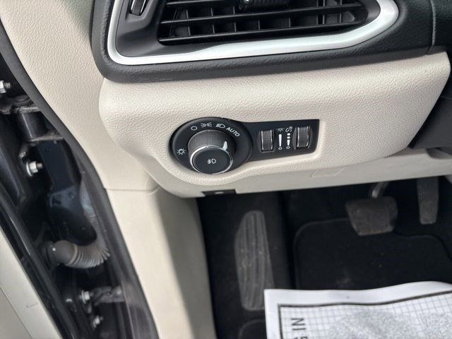 Chrysler Pacifica Touring L 2023