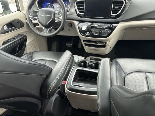 Chrysler Pacifica Touring L 2023