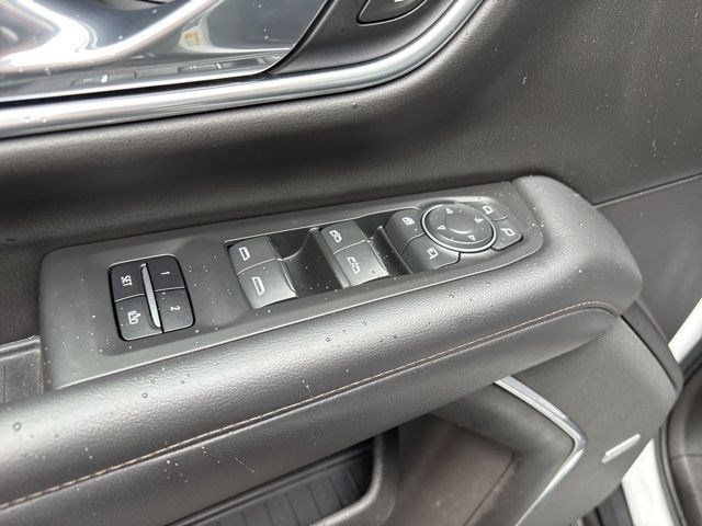 Chevrolet Suburban  2021